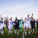 Les joueurs du FC Sion célèbrent leur succès avec les supporters valaisans présents à la Schützenwiese.